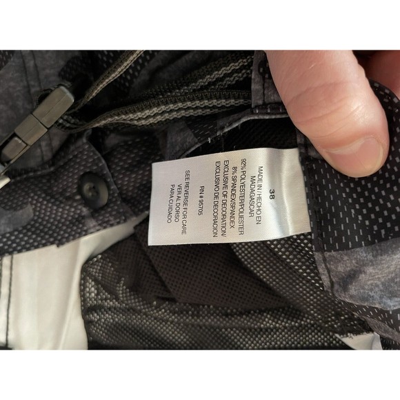 Iron Co  Belted Stretch Performance Hybrid Cargo Shorts  Gray  Camo  Size 38 - Picture 3 of 7